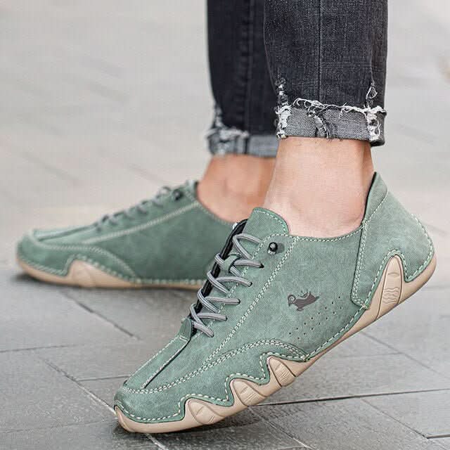 Men's flexible trainers in tan showcasing low-profile silhouette and contrast topstitching
