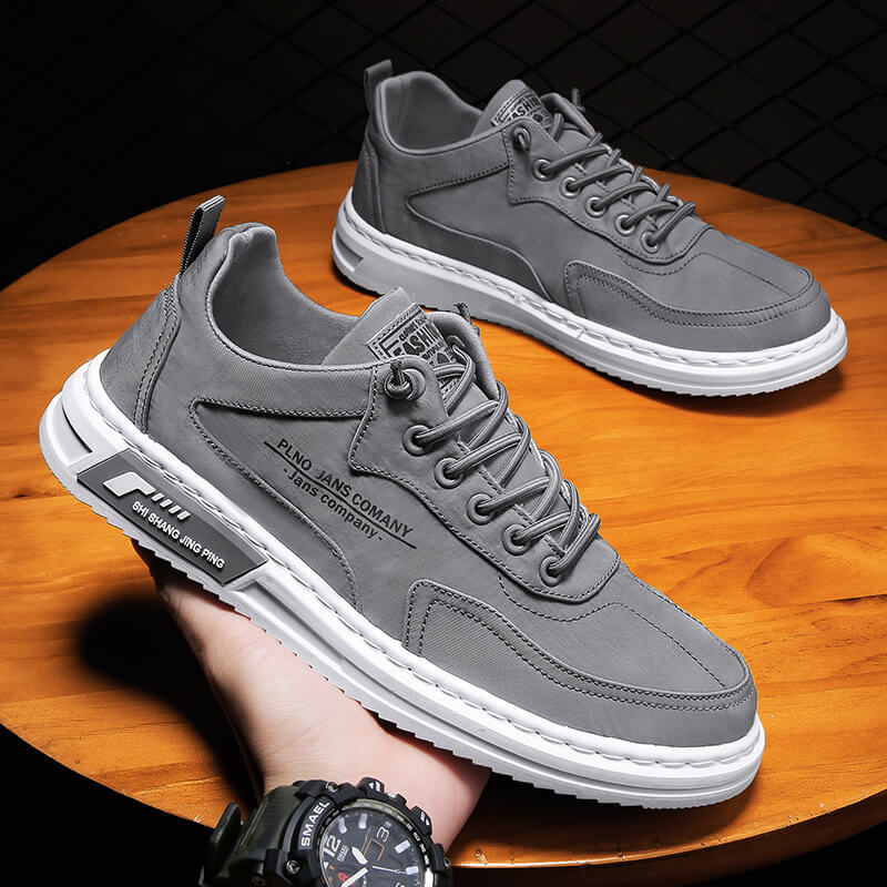 Men's everyday trainers with smooth upper and structured layered sole construction