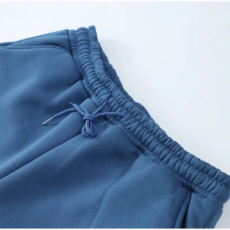 Relaxed fit men's tracksuit set featuring soft fleece and structured ribbed cuffs