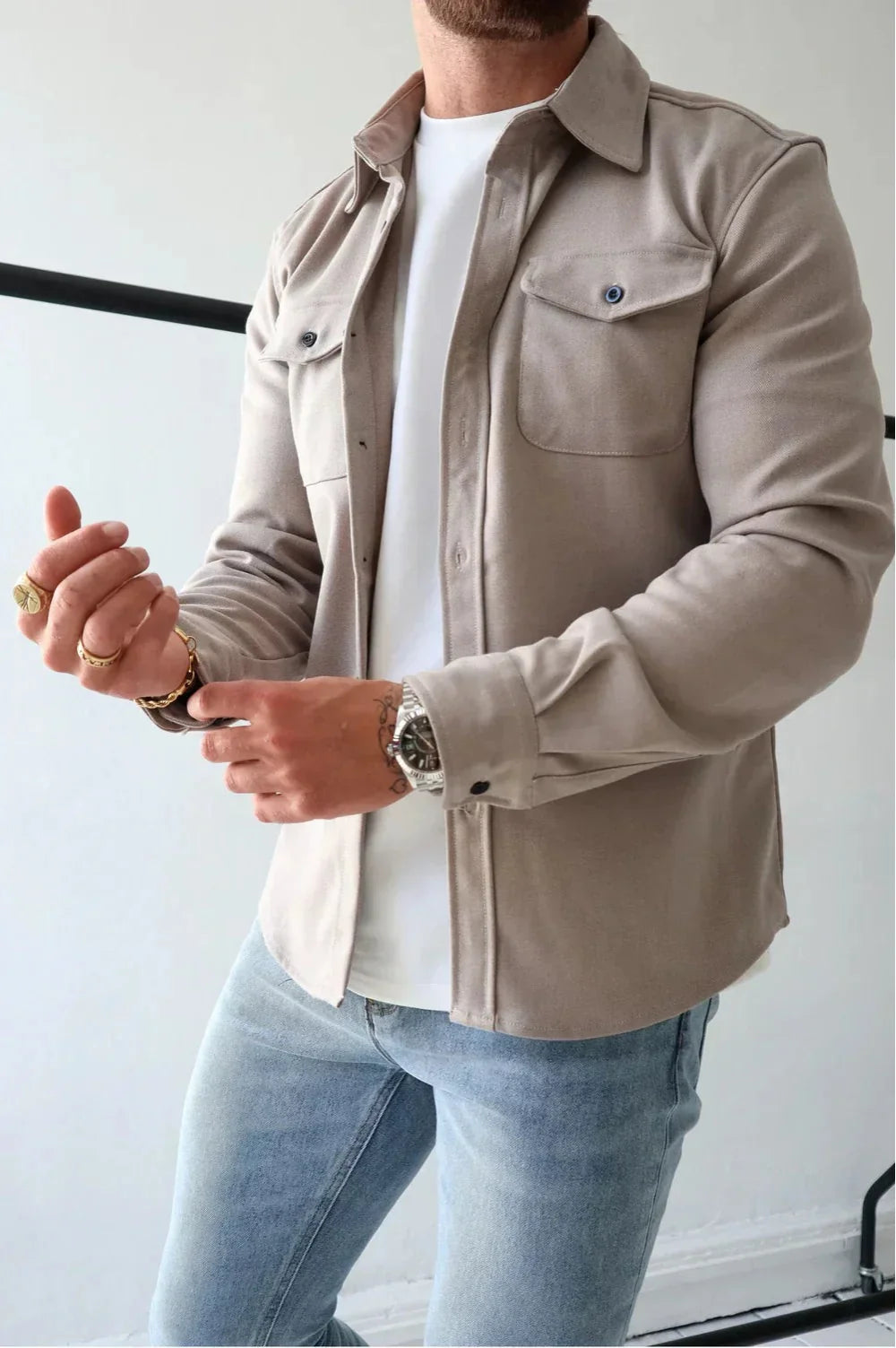 Men's relaxed fit overshirt in grey with classic collar and button-through front