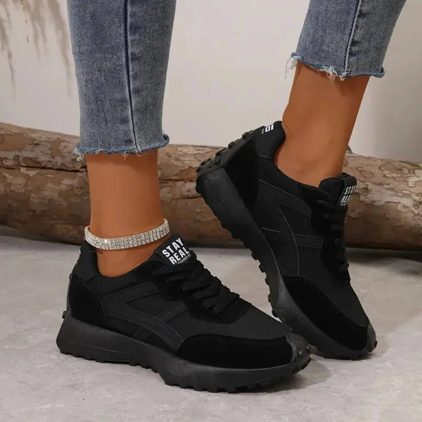 Women's cushioned trainers in black with slip-resistant outsole and lace-up front closure