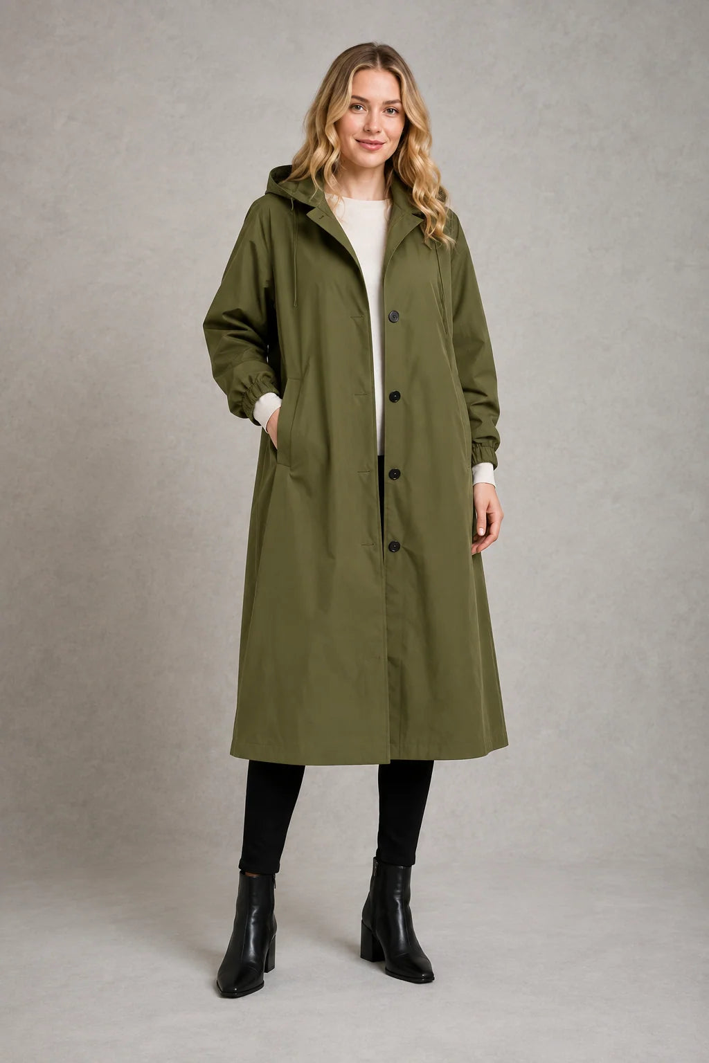 Women's waterproof hooded coat in relaxed fit suitable for commuting and outdoor activities