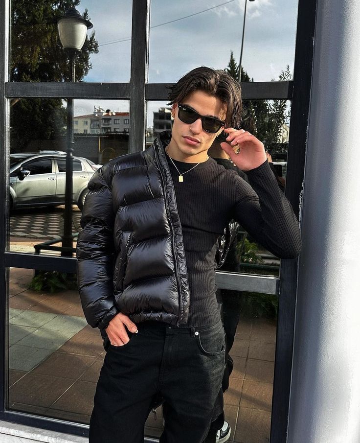 Men's hooded puffer jacket in black with zip-front and side pockets