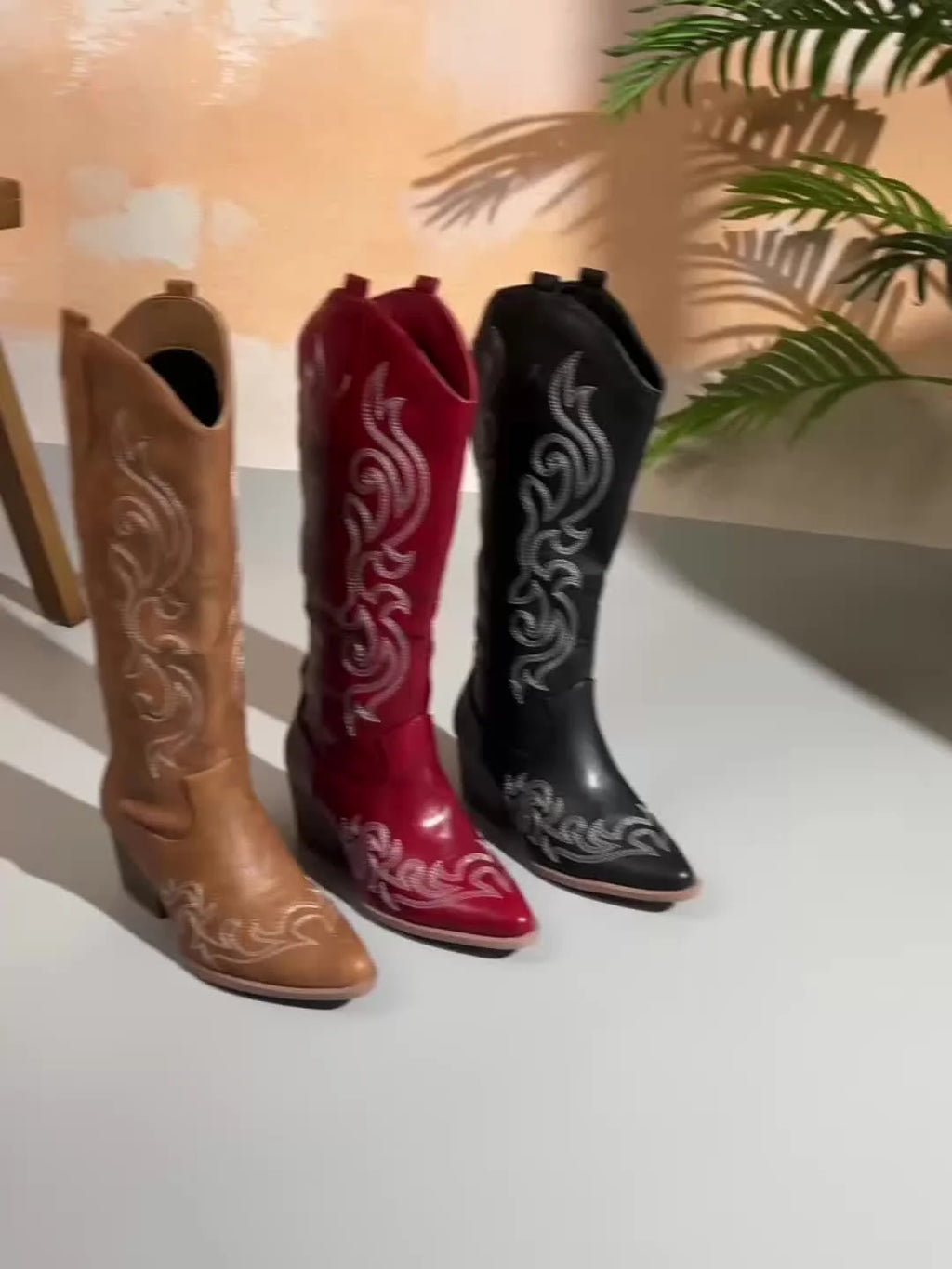 Detail of pull-on construction and elastic gussets on women's white cowboy boots