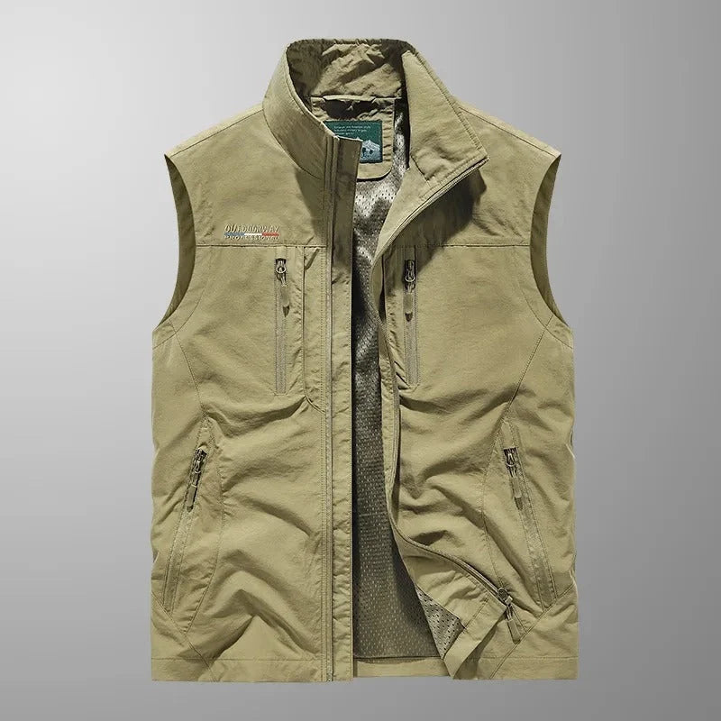 Men's sleeveless bodywarmer with relaxed fit and breathable mesh inner lining