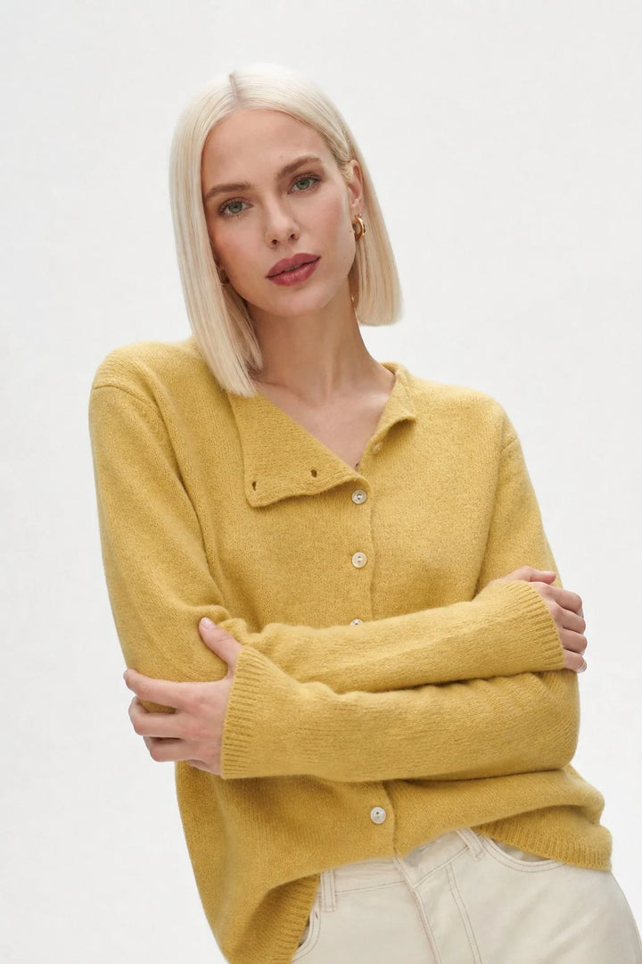 Model wearing a women's cashmere cardigan with long sleeves and relaxed silhouette