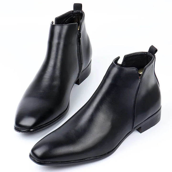 Men's Chelsea boots with side zip and pointed toe in sleek finish