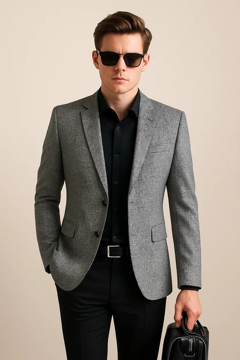 Men's tailored blazer in grey with slim fit and two-button closure worn with black shirt