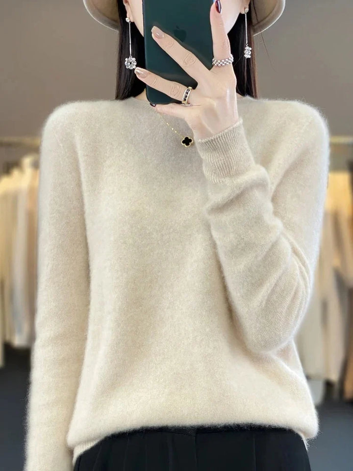 Side view of relaxed fit jumper with hip-length hem and ribbed cuffs