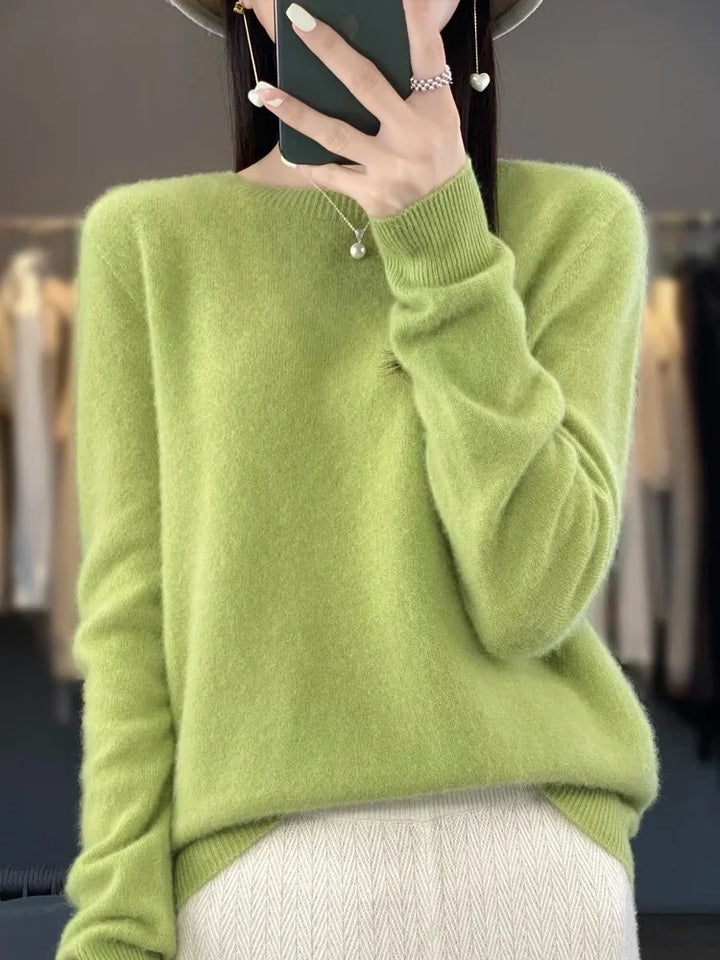 Women's long sleeve jumper in beige paired with light herringbone trousers