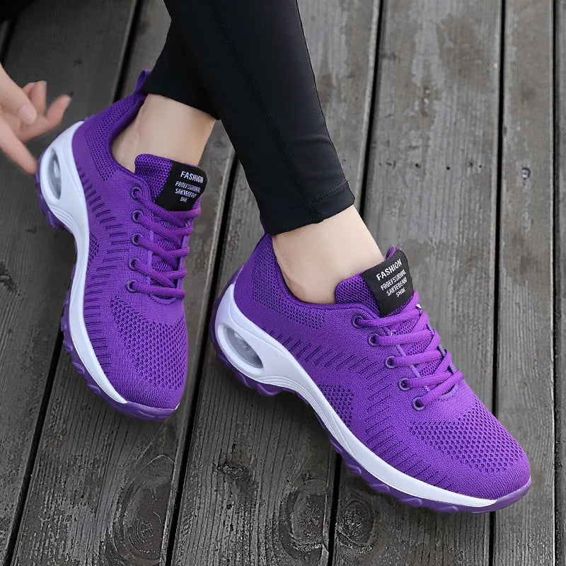 Men's athletic trainers with lightweight knit upper and supportive midsole design