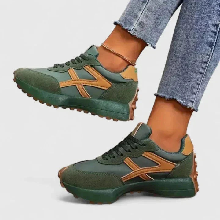 Women's retro trainers in casual styling with structured heel counter and rounded toe