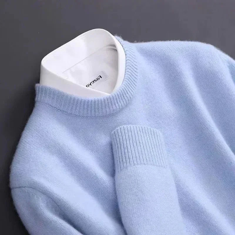 Relaxed fit men's jumper with smooth knit fabric and ribbed crew neckline