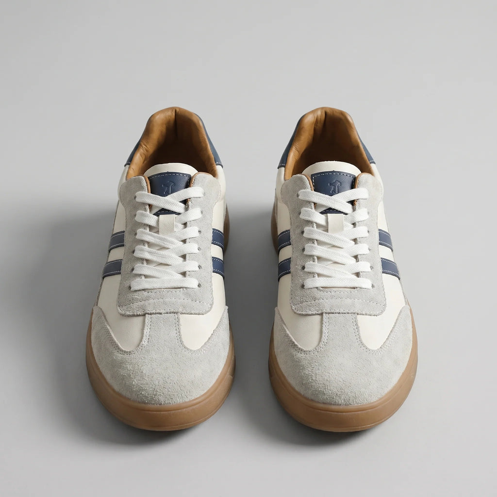 Men's retro trainers with tan lining and classic lace-up closure
