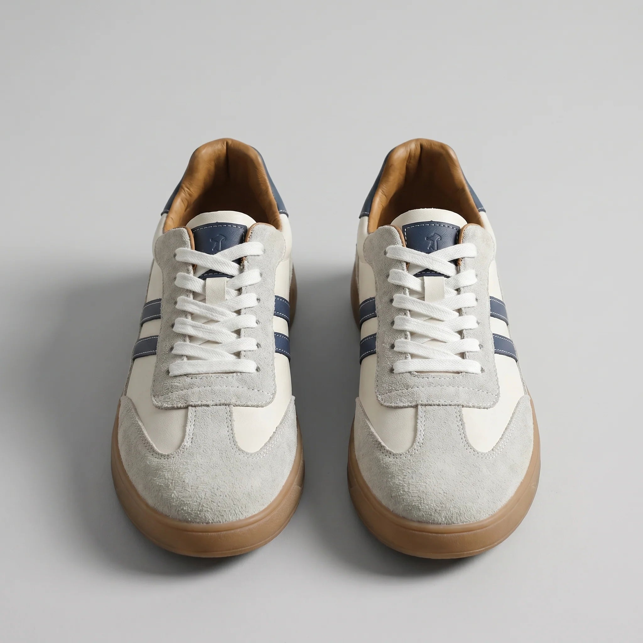 Men's retro trainers with tan lining and classic lace-up closure