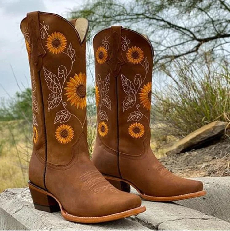 Women's embroidered Western boots with pull-on design and contrast sole edge finish