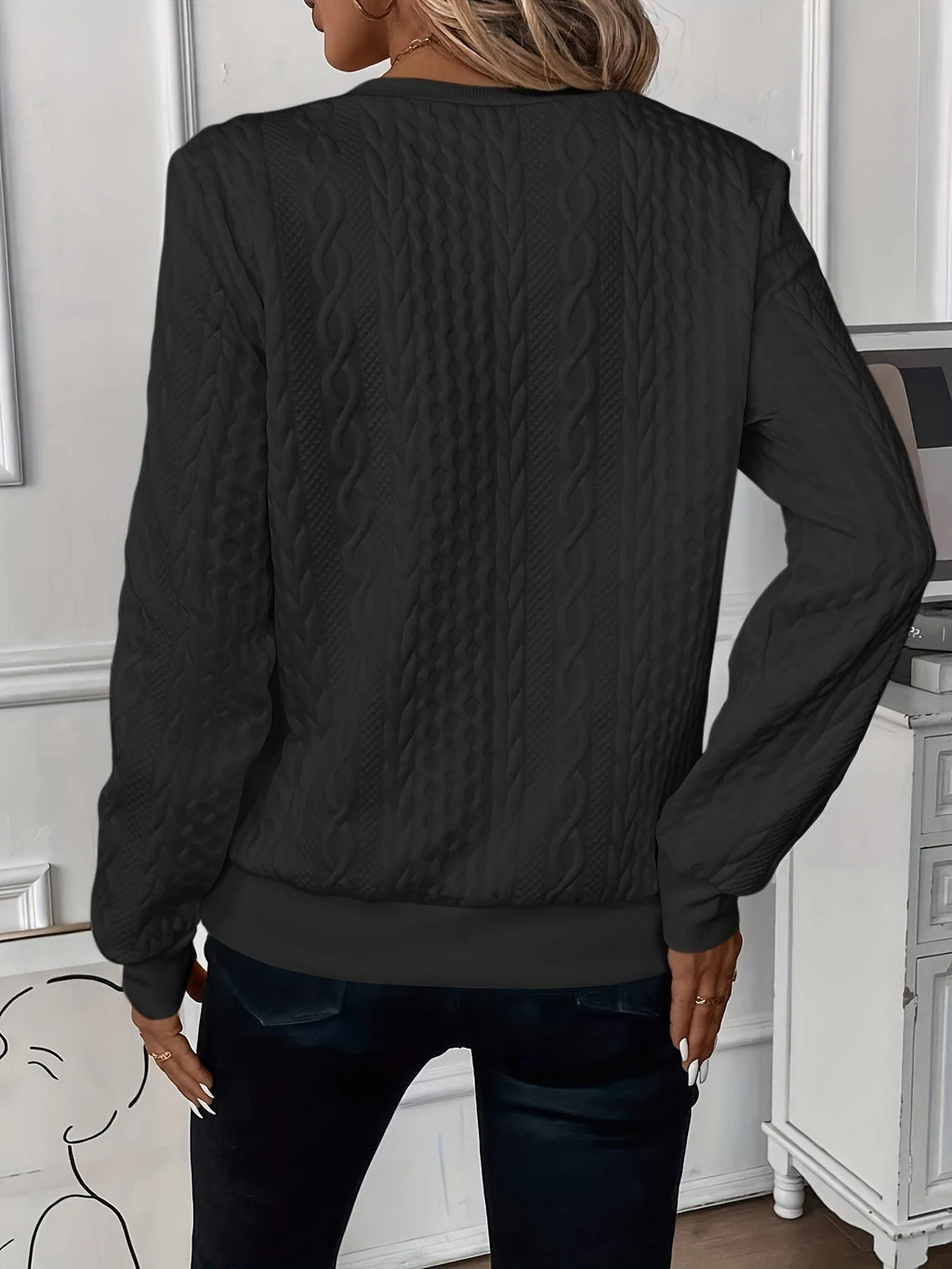 White cable knit zip-up jumper with metal pull and ribbed trims