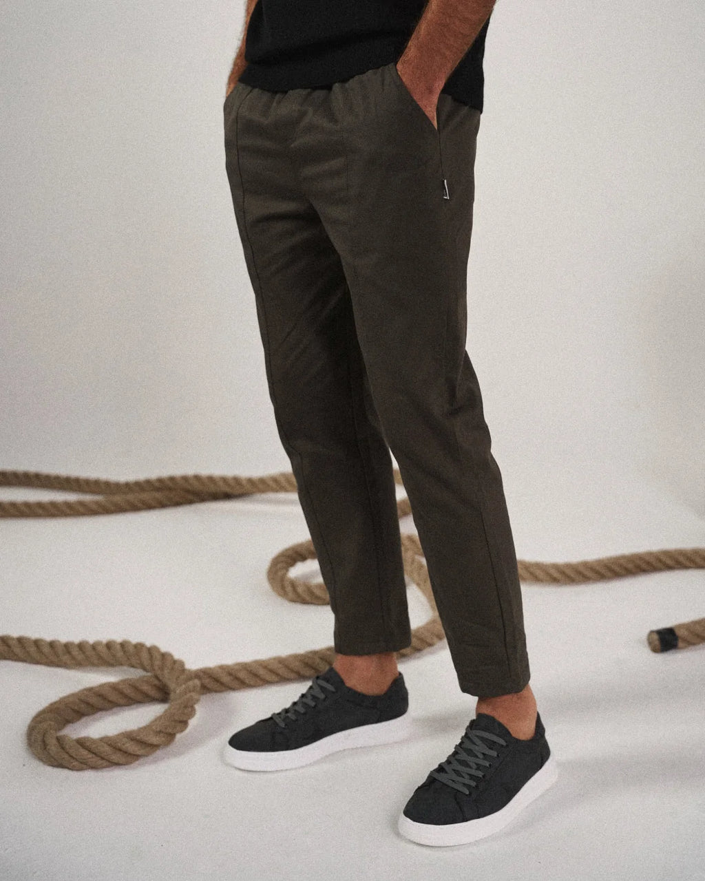 Men's tapered joggers paired with casual hoodie for relaxed everyday outfit styling