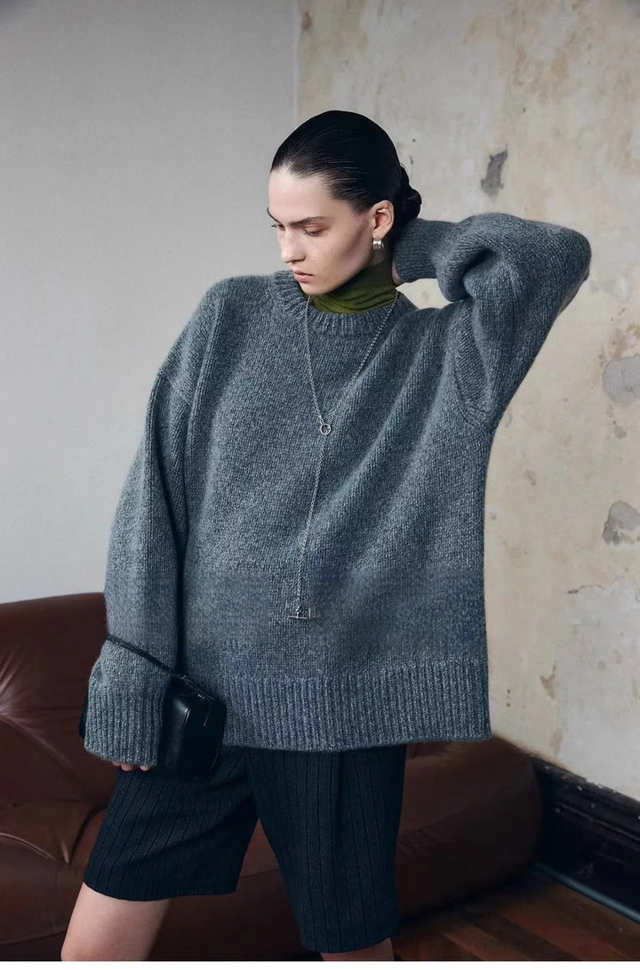 Women's oversized jumper in grey with ribbed trims and full sleeves