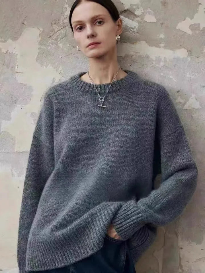 Detail of ribbed hem and oversized fit on women's cashmere jumper