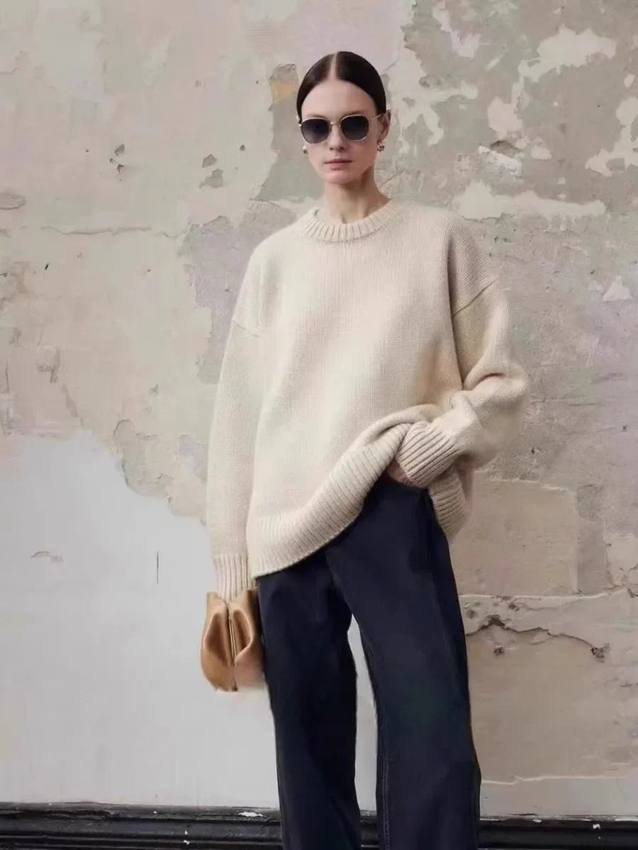 Women's oversized jumper with crew neckline and full-length sleeves