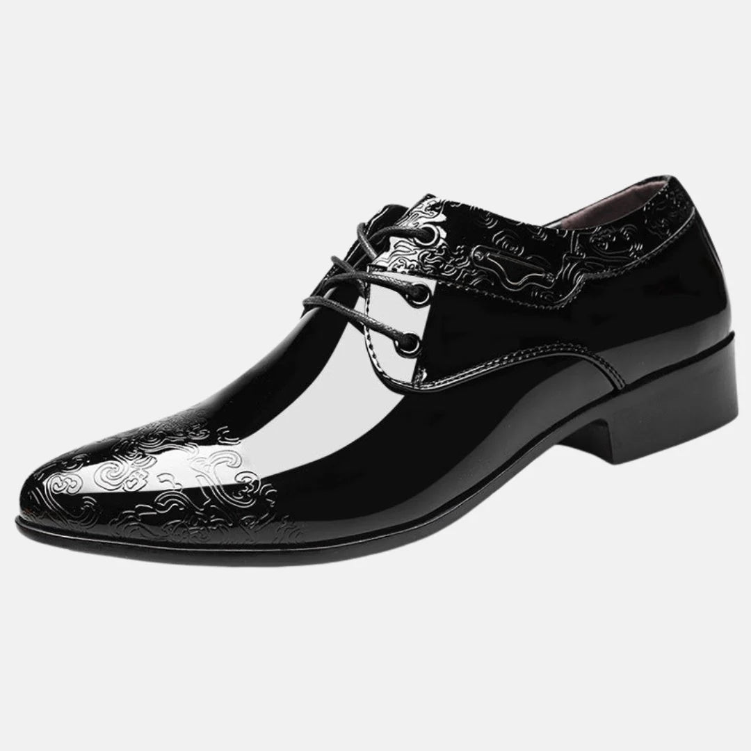 Men's lace-up Derby shoes with high-shine patent finish for formal occasions